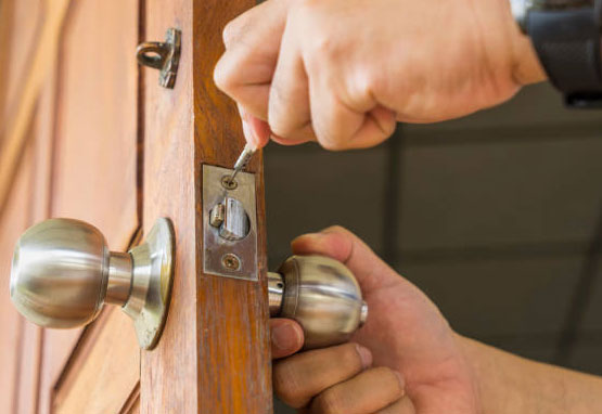 professional locksmith contractors Forest Hill
